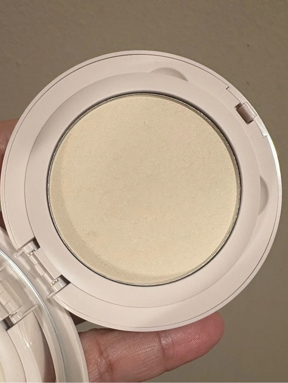 Laura Mercier Translucent Pressed Setting Powder -I used it once.
